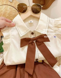 ⁦طقم بناتي مكون من شميز بدون أكمام مكشكش من الجوانب وشورت للفتيات الأنيقات.⁩ - الصورة ⁦9⁩