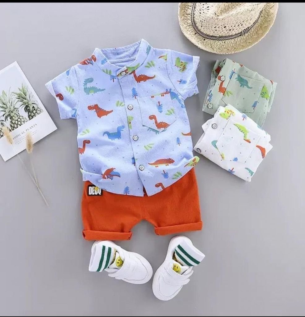 طقم ولادي أنيق مكون من شورت مع شميز بنمط الديناصور