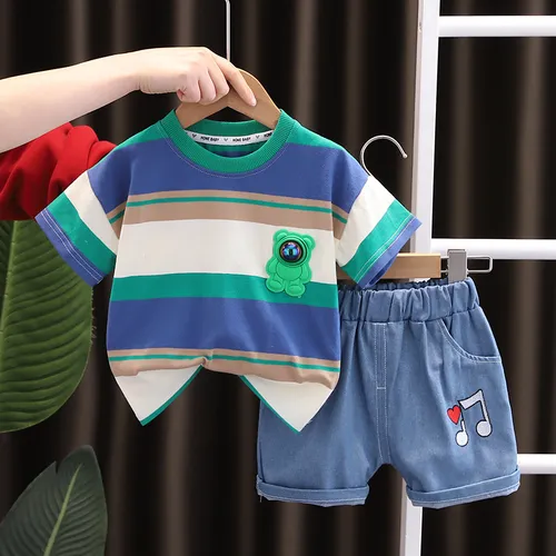 طقم ولادي أنيق مكون من تي شيرت وشورت