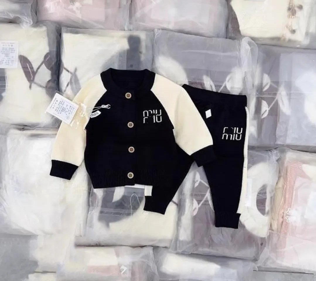 طقم محبوك من الصوف مكون من قطعتين للأولاد والبنات - الصورة 4