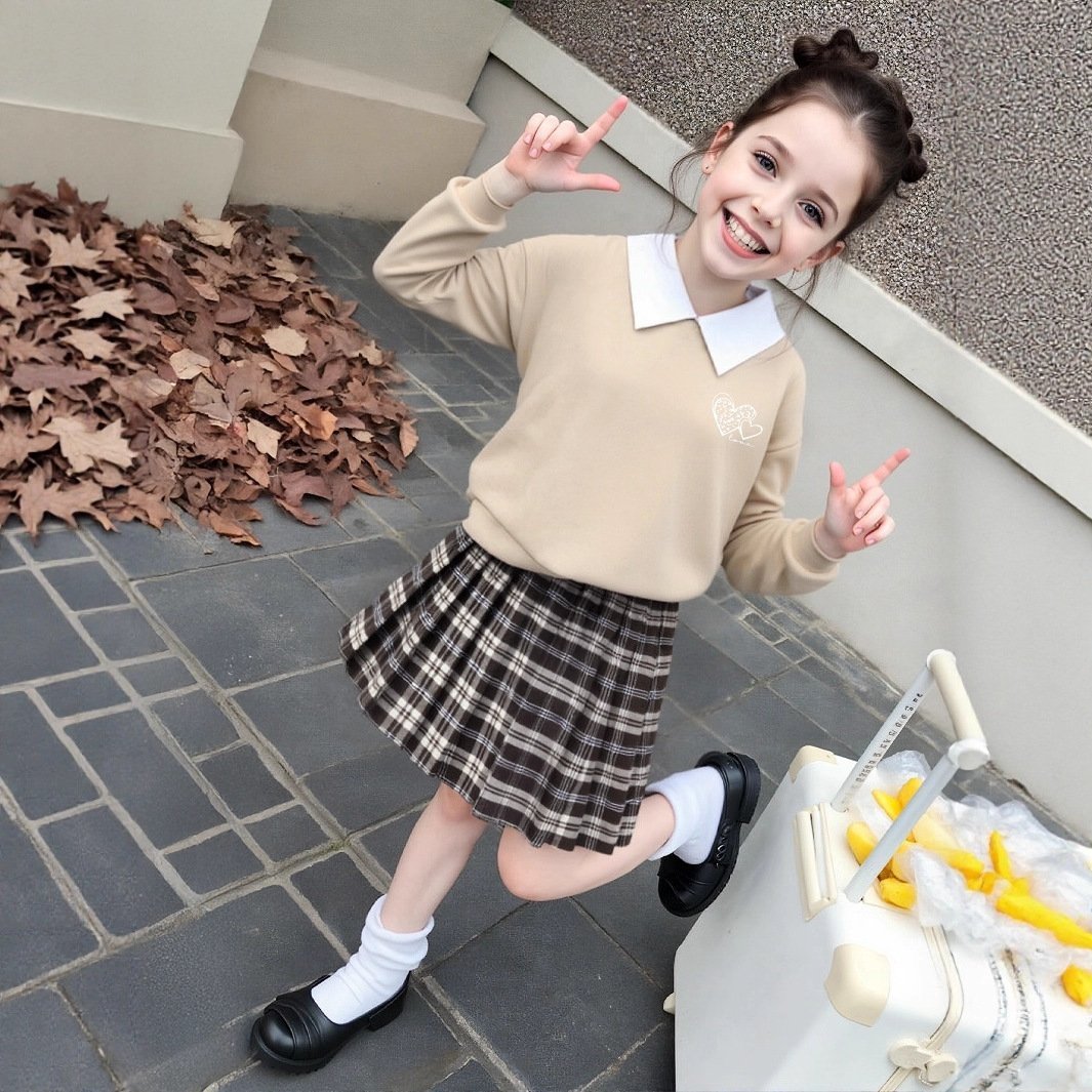 طقم بناتي يتكون من قطعتين بلوفر بأكمام طويلة وتنورة - الصورة 2